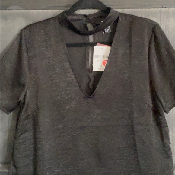 NWT - Keyhole Top - Picture 2 of 3